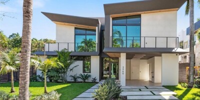 Villa for sale in Coconut Grove, Florida