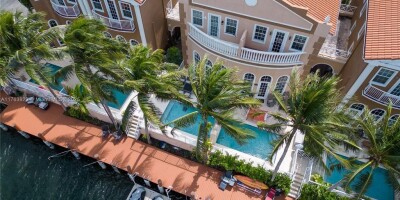 Townhouse for sale in North Miami Beach, Florida
