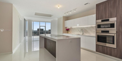 Photo of Apartment complex for sale in Miami, United States-medium-3
